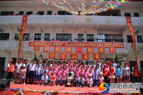 图为歌唱《我和我的祖国》
