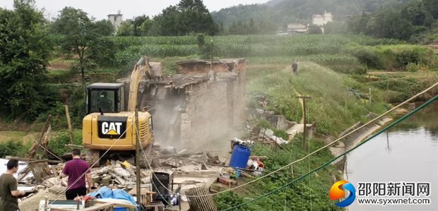 三角塘水库拆违现场