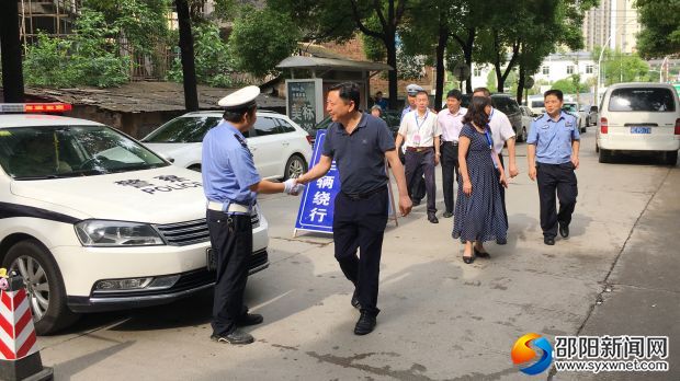 看望工作人员