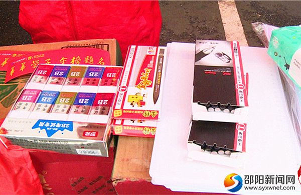 为考生准备的铅笔、水笔