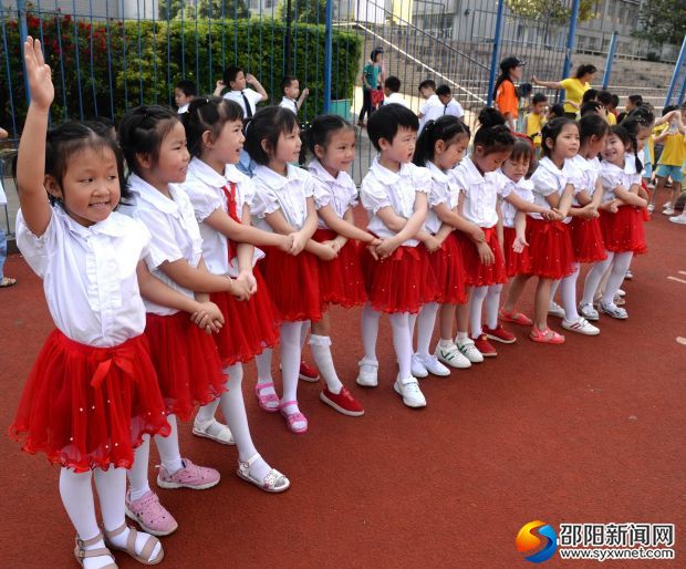 在依依不舍的临别之际，我们相对幼儿园的每位老师说:&ldquo;老师，您辛苦了!谢谢您!谢谢您给我们的爱和关怀!谢谢您的教育和培养!老师，我们爱您!&rdquo;