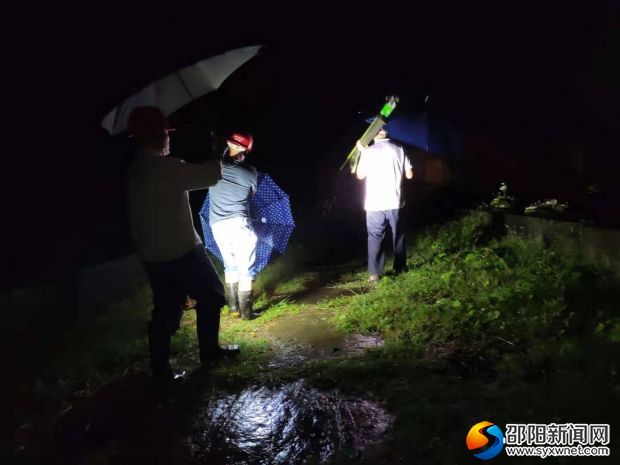 雨夜巡线