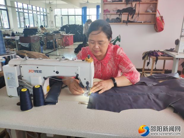 做衣服的吴乐萍
