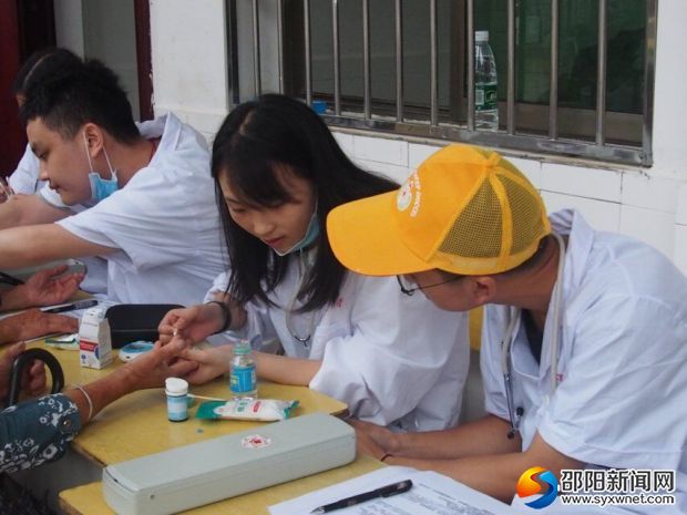 长沙医学院“医心医意”三下乡团队爱心义诊