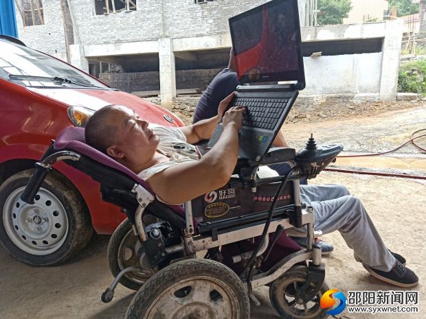 工作中的张赫伦