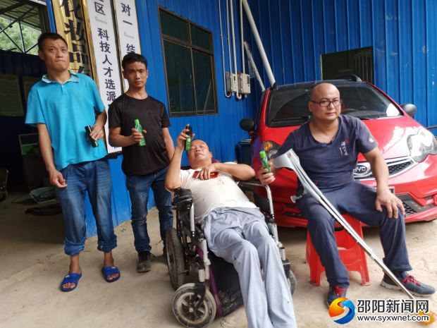 张赫伦与同事