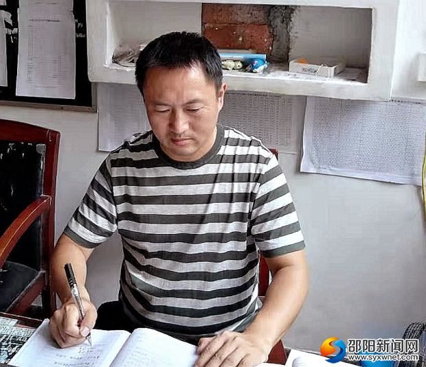 张老师在备课