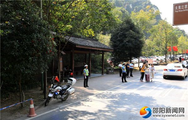 4.景区内重要地段都有人值班. _看图王