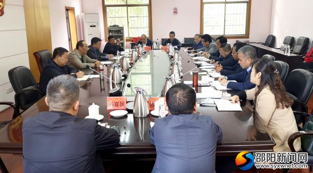 与会人大代表纷纷提出意见建议。
