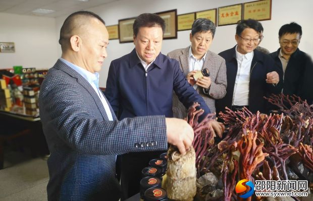王昌义调研企业生产经营情况。