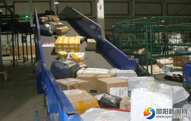 邮件源源不断地运输进来。 拷贝