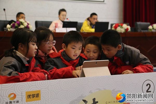 学生正在答题