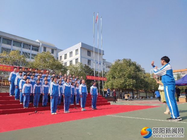 庄严的国旗下,我们歌唱祖国