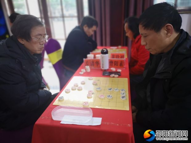 选手们沉着应对。