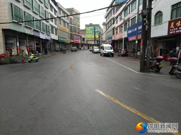 整治后的马路市场