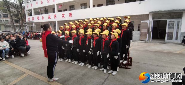 192班《毛委员和我们在一起》