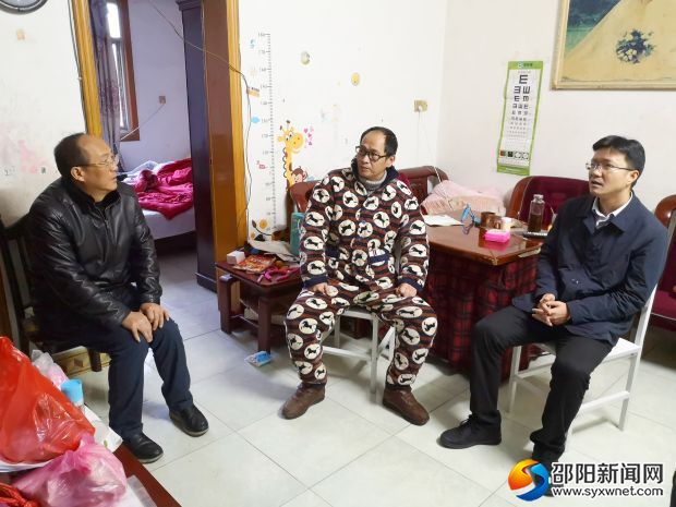 了解困难职工家庭情况。
