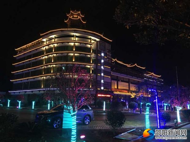 改造后的城步汽车北站站前广场夜景