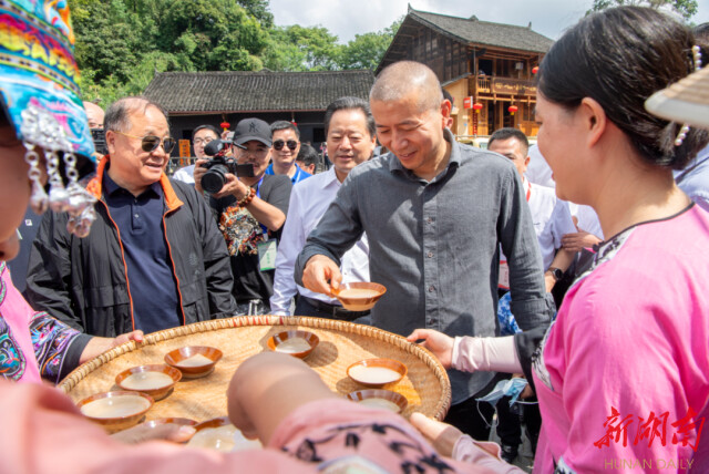 巨变惊文眼 江山催挥毫——中国作协湖南系列活动纪行(上)