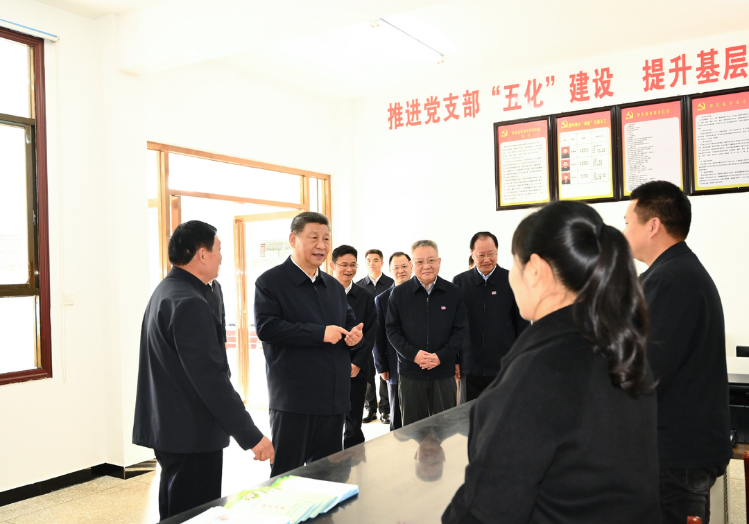 3月18日至21日,中共中央总书记、国家主席、中央军委主席习近平在湖南考察。这是19日下午,习近平在常德市鼎城区谢家铺镇港中坪村党群服务中心了解当地为基层减负、提升基层治理效能等情况。.png 3月18日至21日,中共中央总书记、国家主席、中央军委主席习近平在湖南考察。这是19日下午,习近平在常德市鼎城区谢家铺镇港中坪村党群服务中心了解当地为基层减负、提升基层治理效能等情况。.png