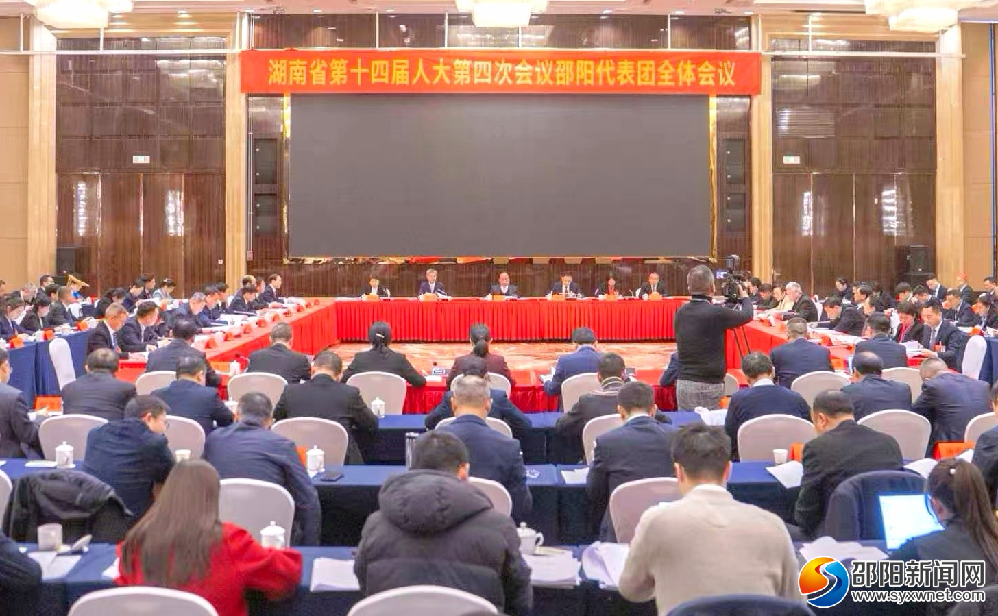 直通省两会 | 邵阳市代表团审议政府工作报告和“十五五”规划纲要草案