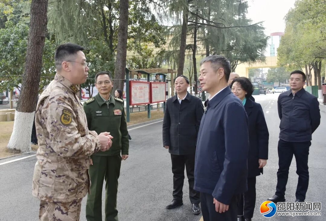 严华程蓓春节前夕走访慰问驻邵部队和消防救援队伍 