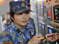 中国航母近百名女兵集体亮相 遍布各作战岗位