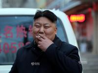 沈阳一卖烤串男子长相酷似金正恩生意火爆