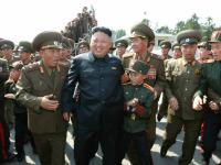 组图：金正恩视察万景台革命学院 学生激动流泪
