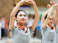  空姐展示《非诚勿扰》版新空乘制服 清纯靓丽