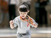  空姐展示《非诚勿扰》版新空乘制服 清纯靓丽