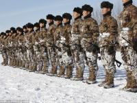 “90后”新兵爬冰卧雪 身披“冰铠甲”艰苦训练