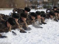 “90后”新兵爬冰卧雪 身披“冰铠甲”艰苦训练