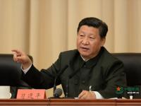 习近平吃“红军饭” 给官兵夹菜
