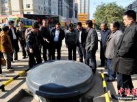 太原新建地埋式垃圾桶似大锅引民众围观
