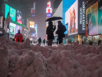 美国遭特大暴风雪袭击 多个州进入紧急状态(组图)