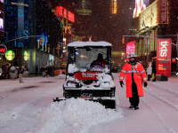 美国遭特大暴风雪袭击 多个州进入紧急状态(组图)