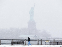 美国遭特大暴风雪袭击 多个州进入紧急状态(组图)