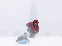 美国遭特大暴风雪袭击 多个州进入紧急状态(组图)