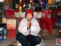 组图：陕西83岁“茅棚隐士”终南山修行36年