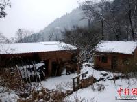 组图：陕西83岁“茅棚隐士”终南山修行36年