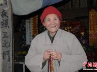 组图：陕西83岁“茅棚隐士”终南山修行36年