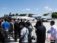 空军办航空开放日：多支飞行表演队献视觉盛宴