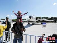 空军办航空开放日：多支飞行表演队献视觉盛宴