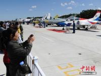 空军办航空开放日：多支飞行表演队献视觉盛宴