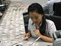 老人精神病发作 撕碎4万多元积蓄