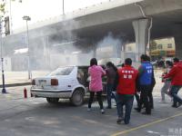 郑州一驾校放火烧车 传授学员灭火技能