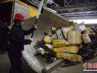 内蒙古警方销毁万余枪支及刀具