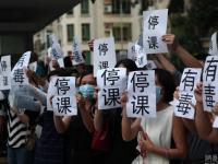 深圳一小学查出“毒跑道” 家长请愿停课