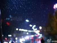 北京迎来今冬首场降雪 市民换上冬衣